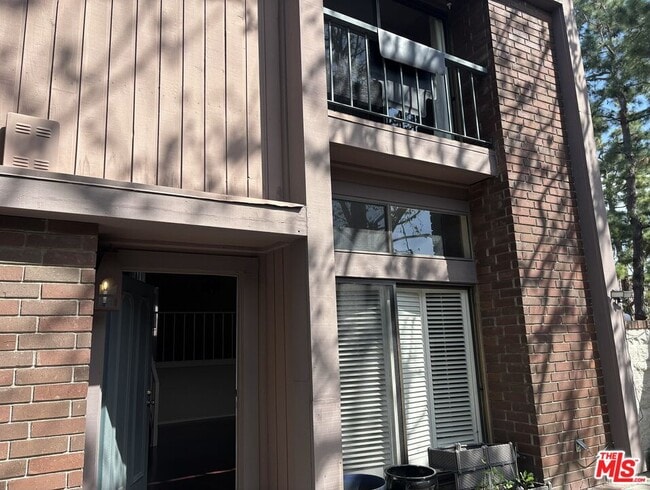 Building Photo - 4541 Alla Rd Unit 5