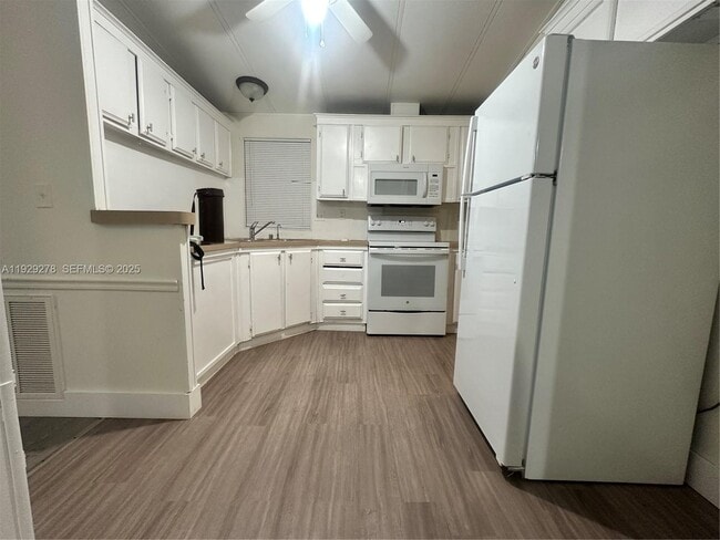 Photo - 11763 Venetian Ave