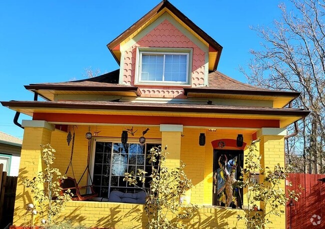 Building Photo - Charming 3BR 1906 Modern Updated Victorian... Rental