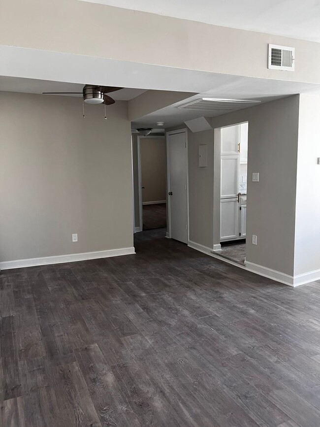 NEWLY AVAILABLE - RENOVATED 2 BR UNIT IN T... - NEWLY AVAILABLE - RENOVATED 2 BR UNIT IN T... House