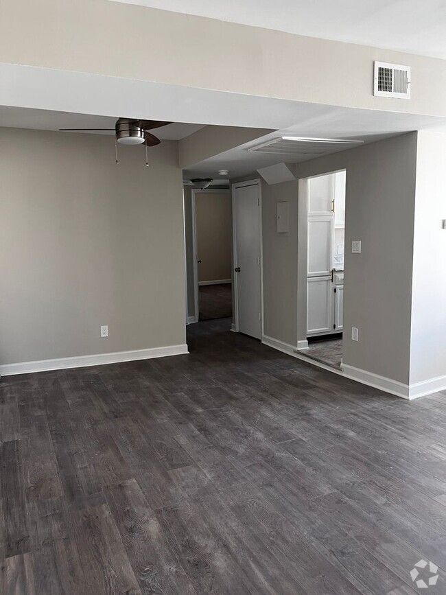 Building Photo - NEWLY AVAILABLE - RENOVATED 2 BR UNIT IN T... Rental