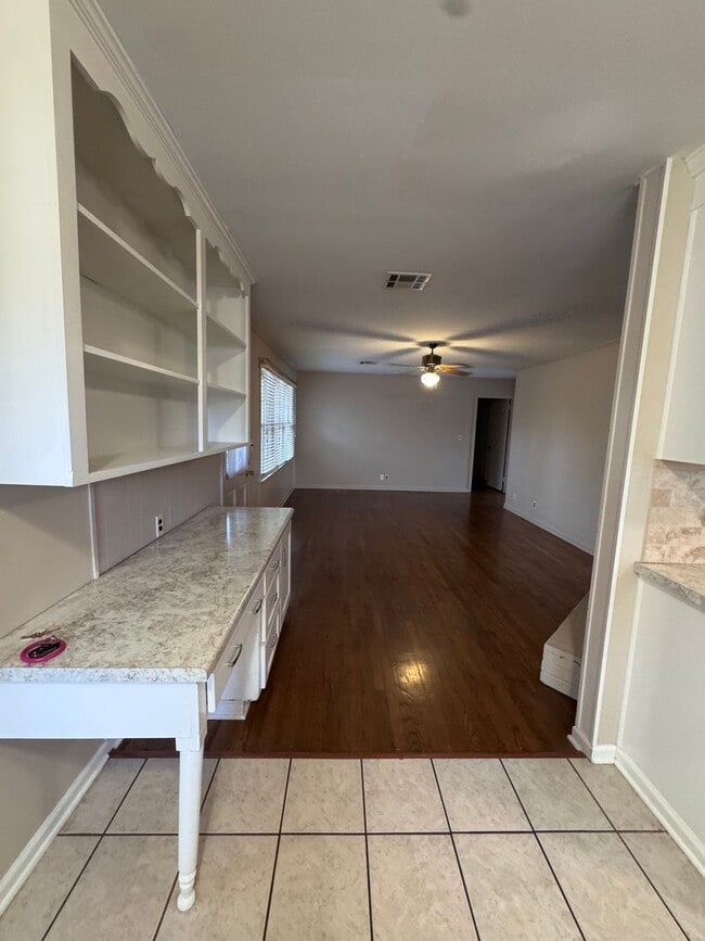 Photo - 572 Farmington Rd