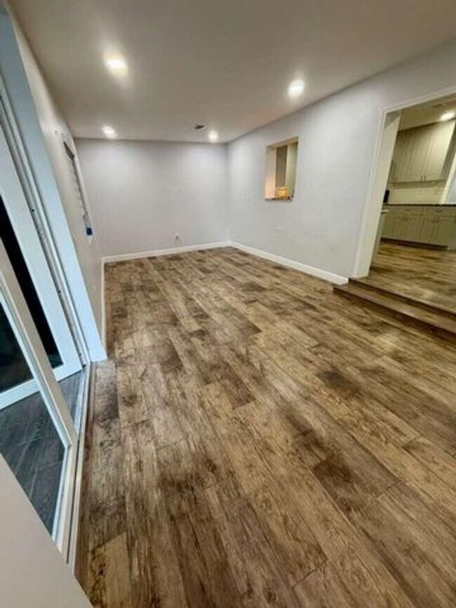 Photo - 4433 Foss Rd