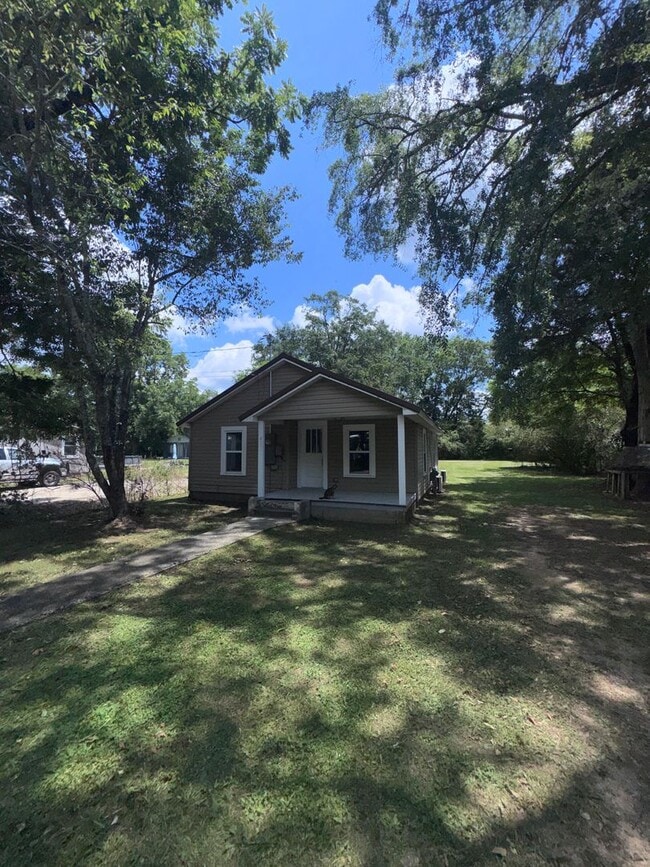 Photo - 407 Elm Ave NW