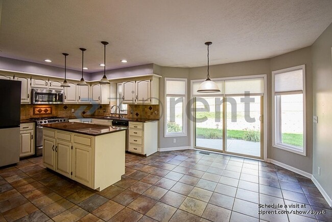 Photo - 721 N Aberdeen Dr House