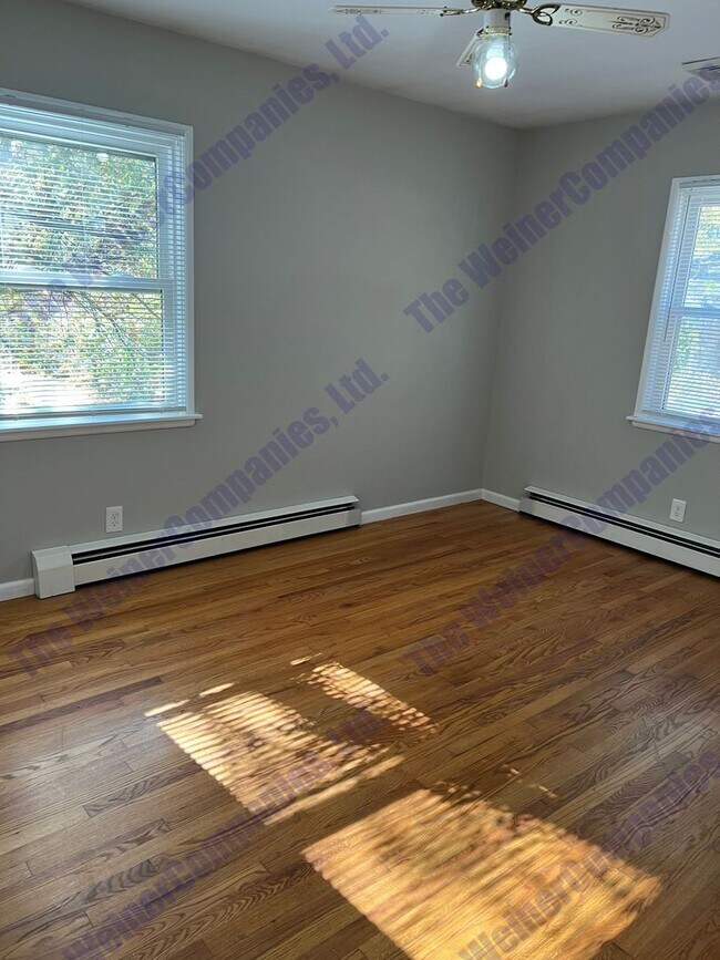 Photo - 4 Bedroom, 2 Bathroom Home for Sublease