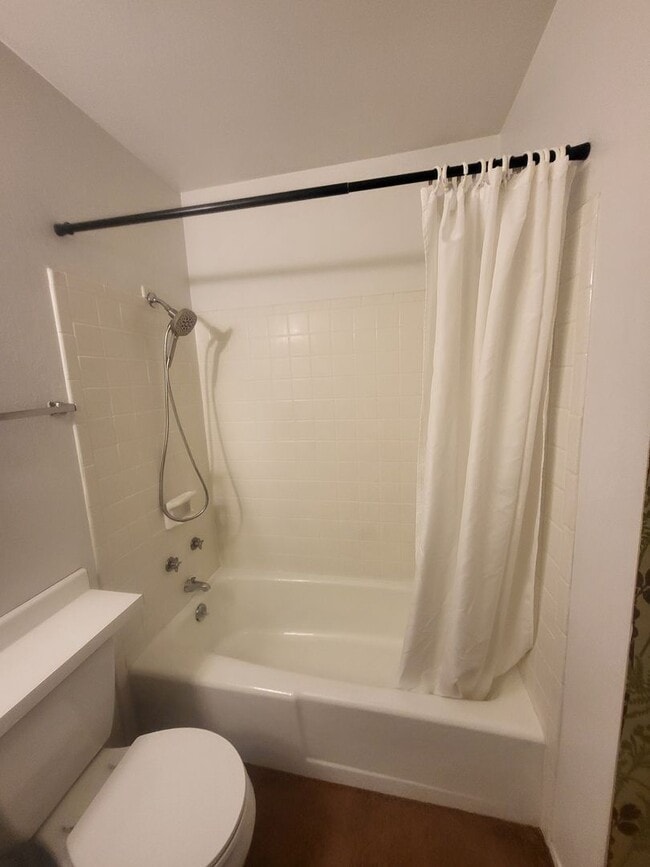 Photo - NE UPTOWN WINROCK CONDO 2/BD 2/BA - UTILITIES INCLUDED
