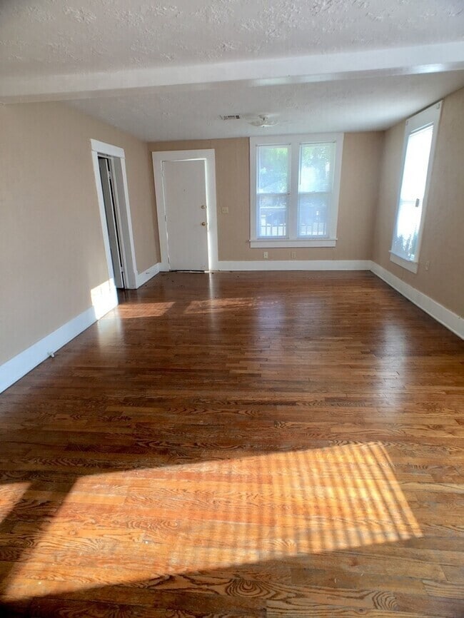 Photo - 320 W Duffy St