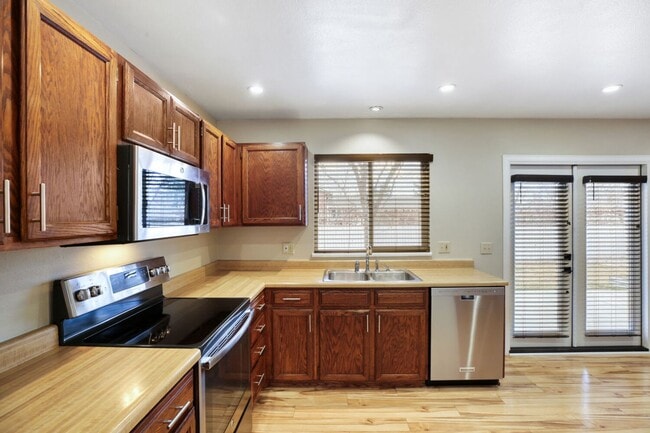 Photo - Beautiful Longmont Home with Modern Updates & Spacious Living. Available NOW!