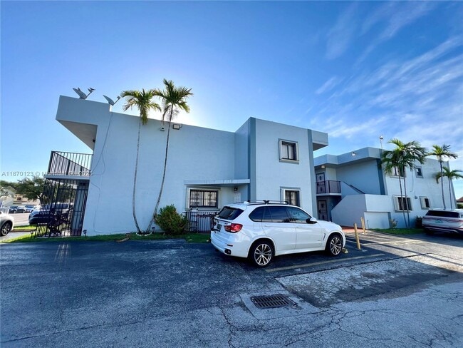 Building Photo - 1340 W 41st St Unit 201 Rental