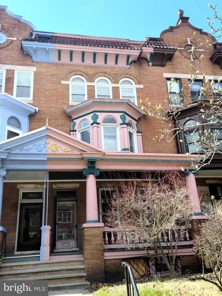 Photo - 2822 St Paul St