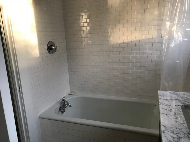 Photo - 1015 Manzanita St