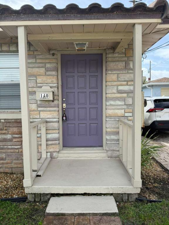 Photo - 140 Frazar Rd