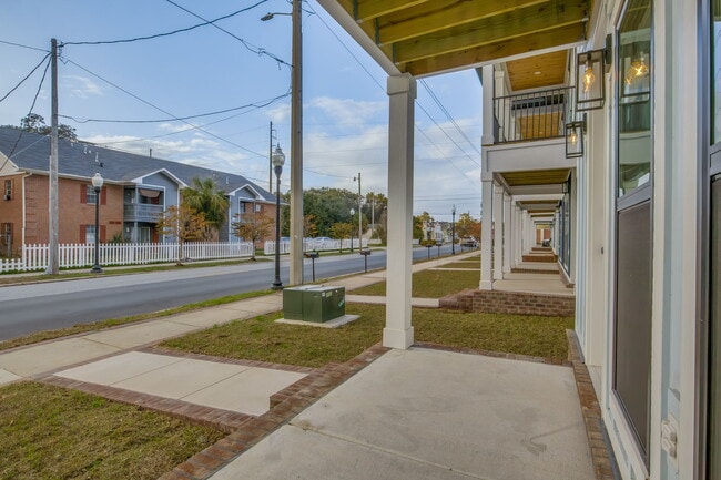 Photo - 520 N De Villiers St