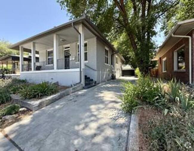 Building Photo - Spacious Basement Apartment in SLC!