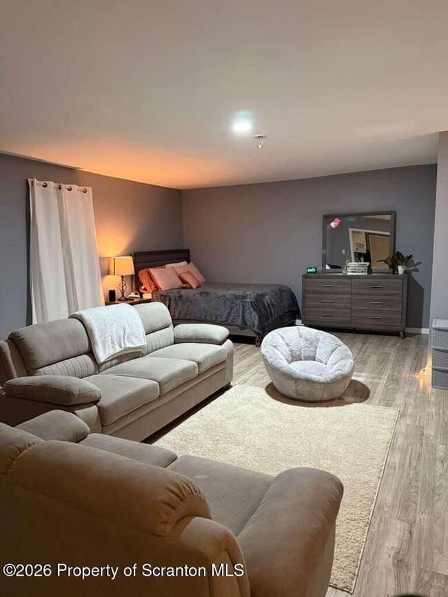 Photo - 125 N River St