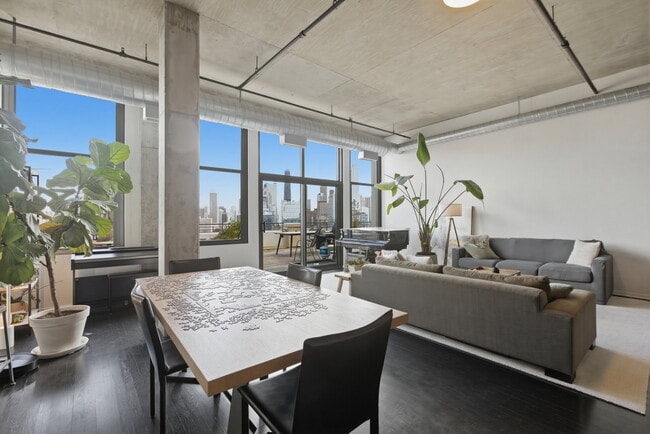 Photo - 900 N Kingsbury St Unidad 1166