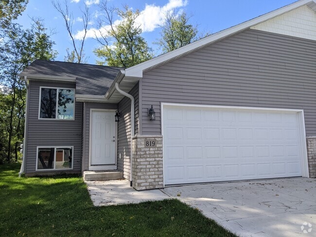 Building Photo - 819 Thompson Dr Rental