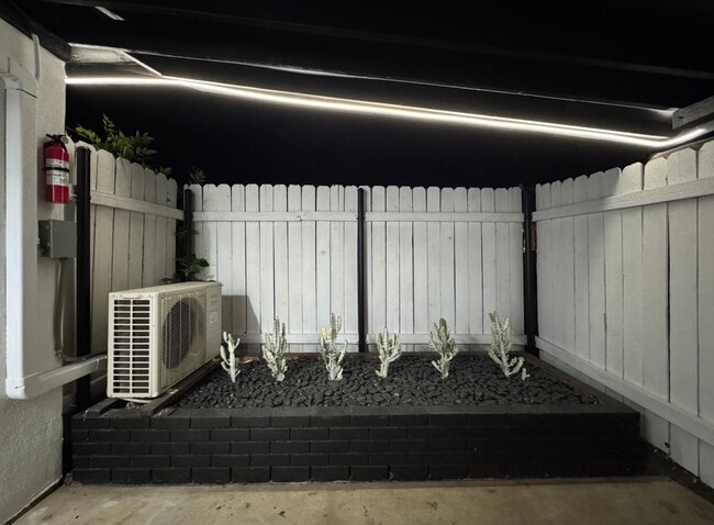 Photo - 919 E Grand Ave