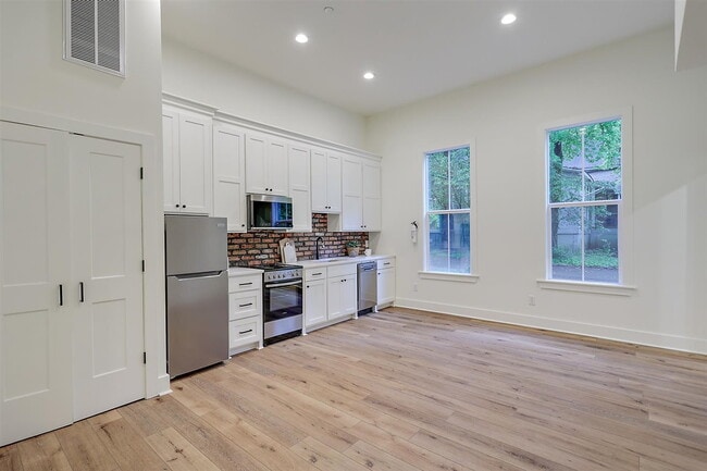 Photo - Charming 1BR in the Heart of Olde Towne Clinton Unidad C