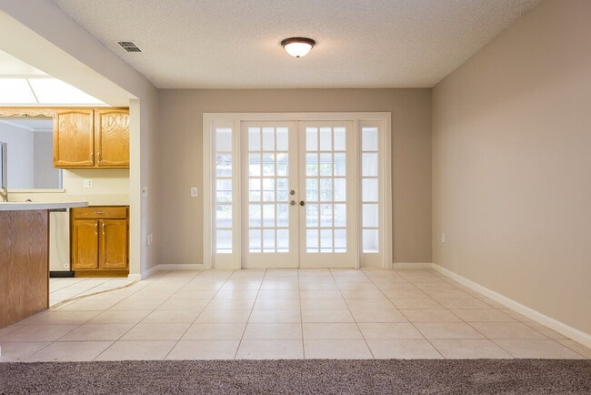 Photo - 411 Greenfield Rd