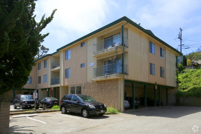 Building Photo - Kent Villa Unit 15