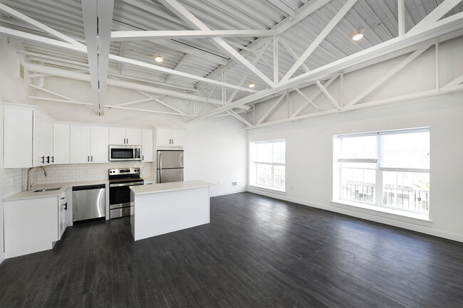 3H - Broadway Plaza Lofts