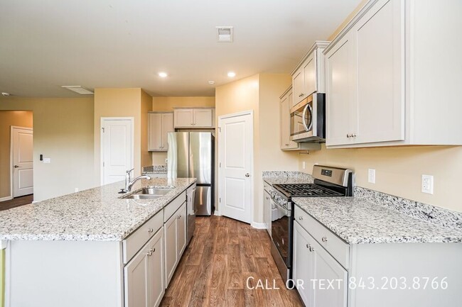 Photo - 472 Cedarview Rd