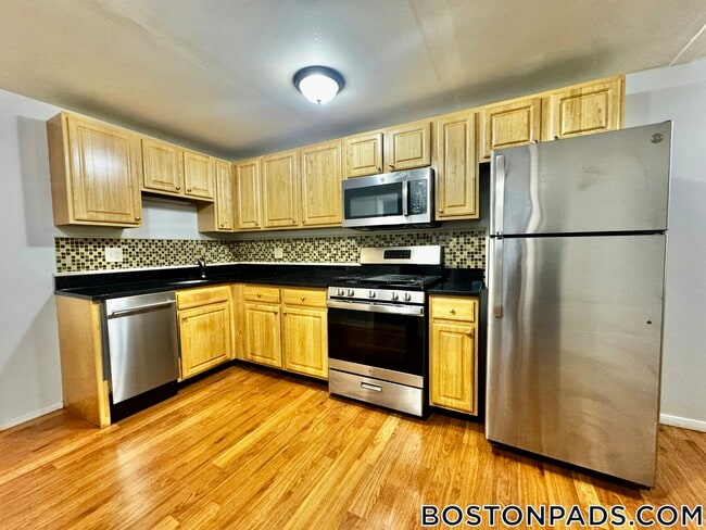 Building Photo - 715 N Main St