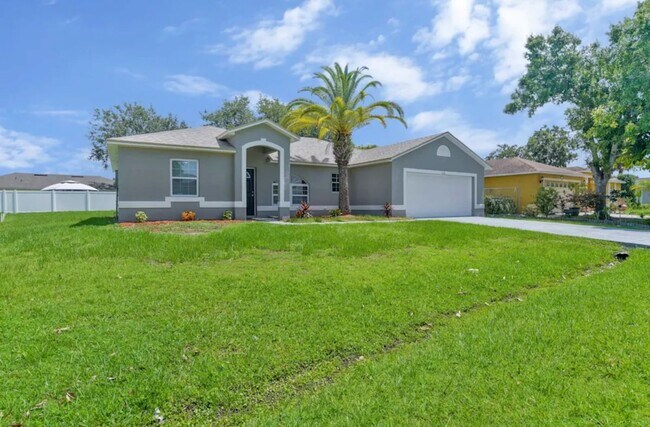 Building Photo - 678 Regency Way