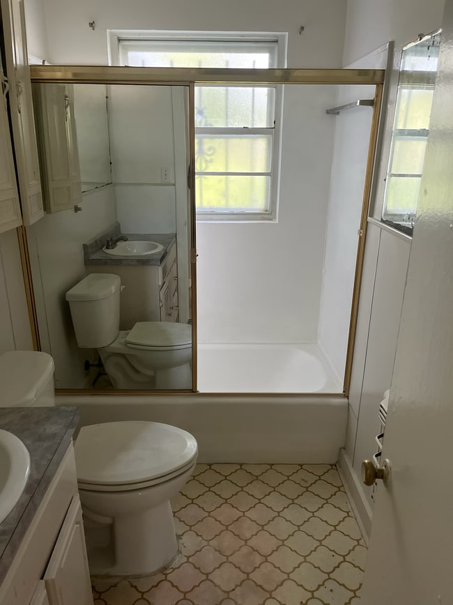 Photo - 3028 Glenwick St