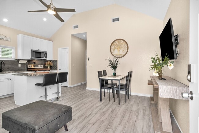 Photo - 286 Westchase St