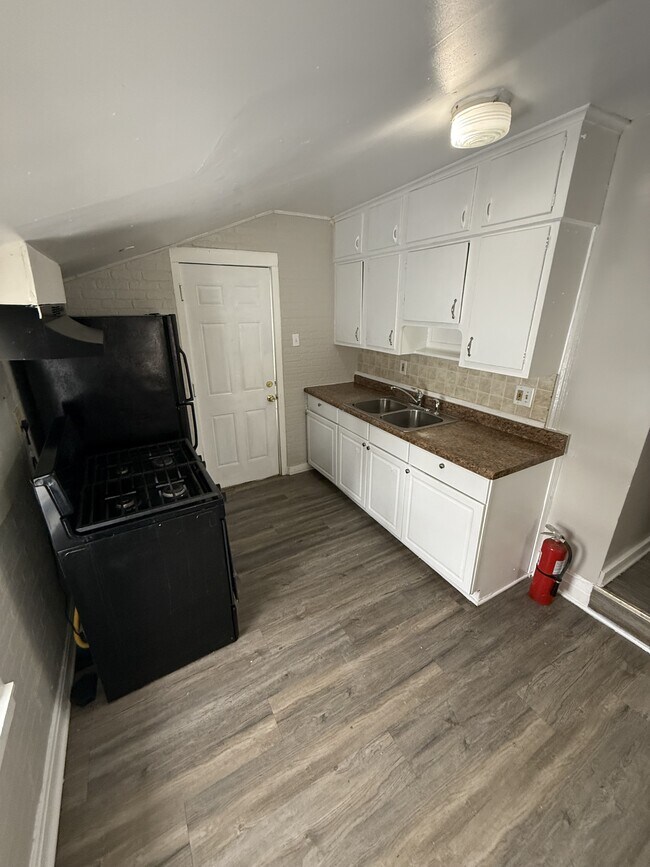 Photo - 473 Sherburne Ave