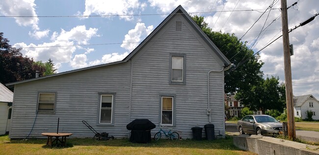 Building Photo - 9 Grant St Rental