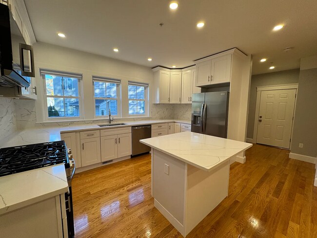 Building Photo - 86 Orchard St Unit 1