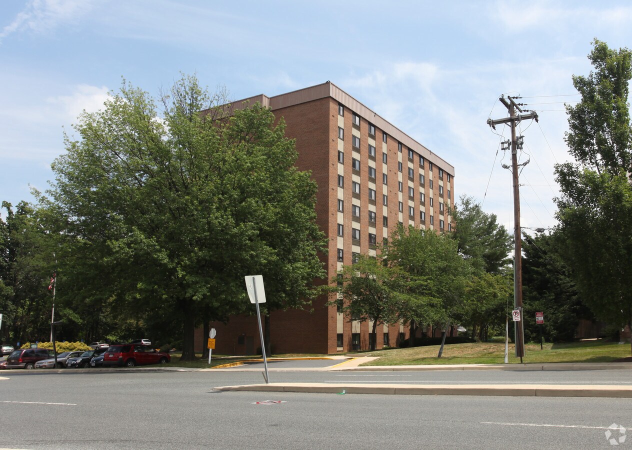Photo - Forest Oak Towers