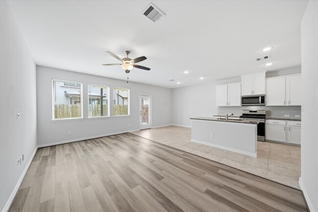 Photo - 7116 Elgin St