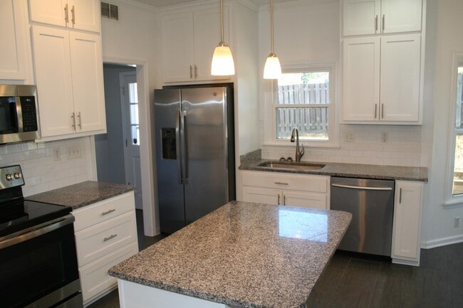 Photo - 200 E Nolley Dr