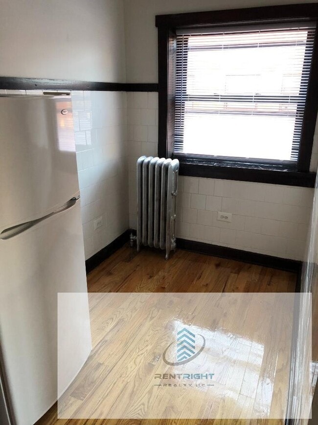 4019-27 W Irving Park