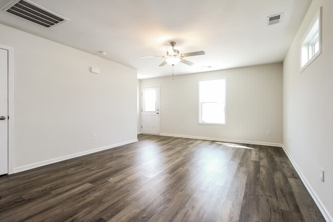 Photo - 219 Royal Wy