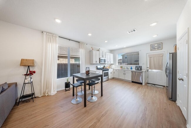 Photo - 6304 Barrington Clf Trl