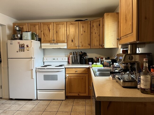 Photo - 863 Logan Ave S