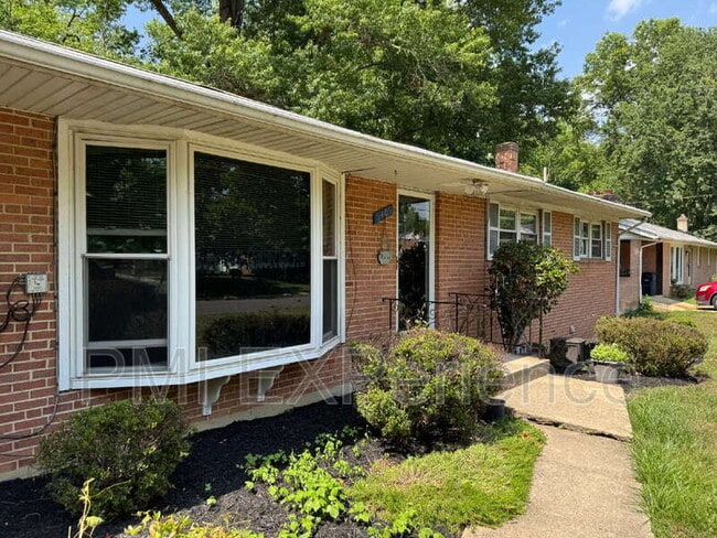 Building Photo - 6405 Roberts Dr