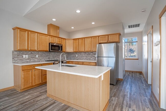 744 Wapato Way Unit A