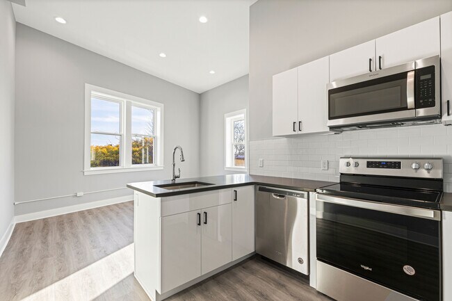 Photo - 47 Beekman Ave