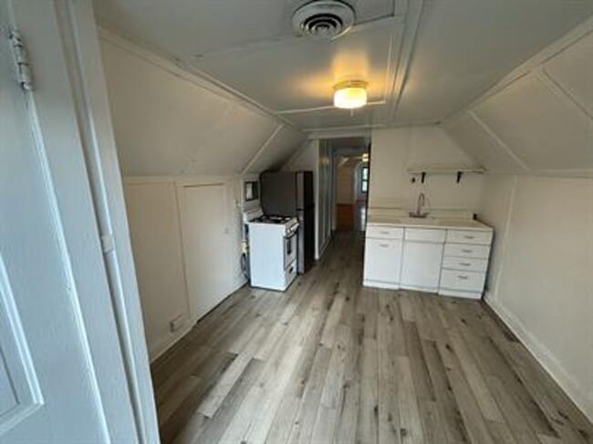 Building Photo - 227 N Marion St Unit 3