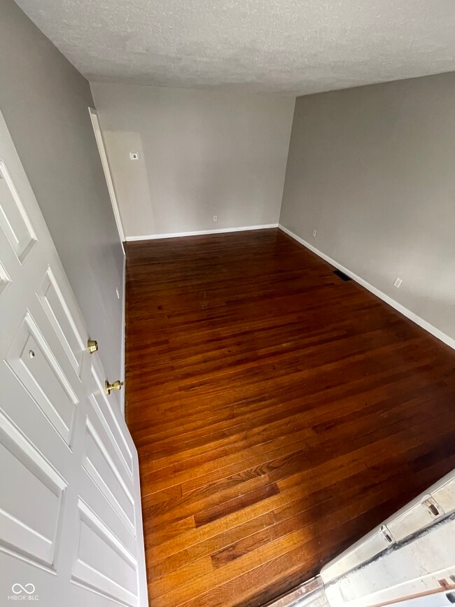 Photo - 3346 Hovey St