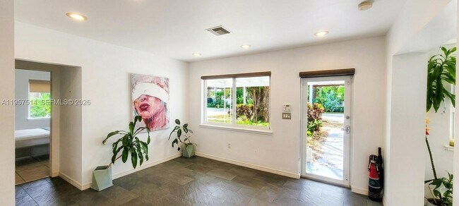 Photo - 875 NE 130th St