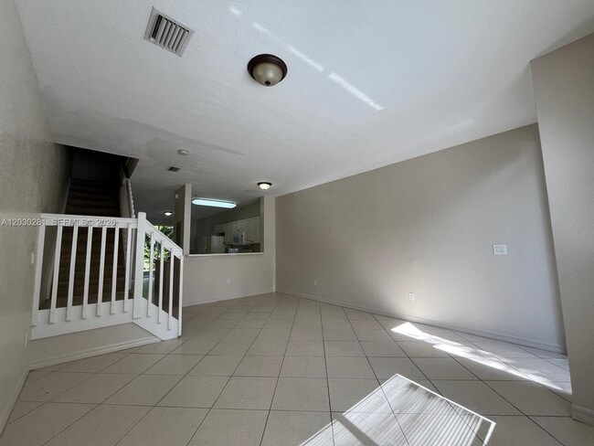 Photo - 1932 Alamanda Way