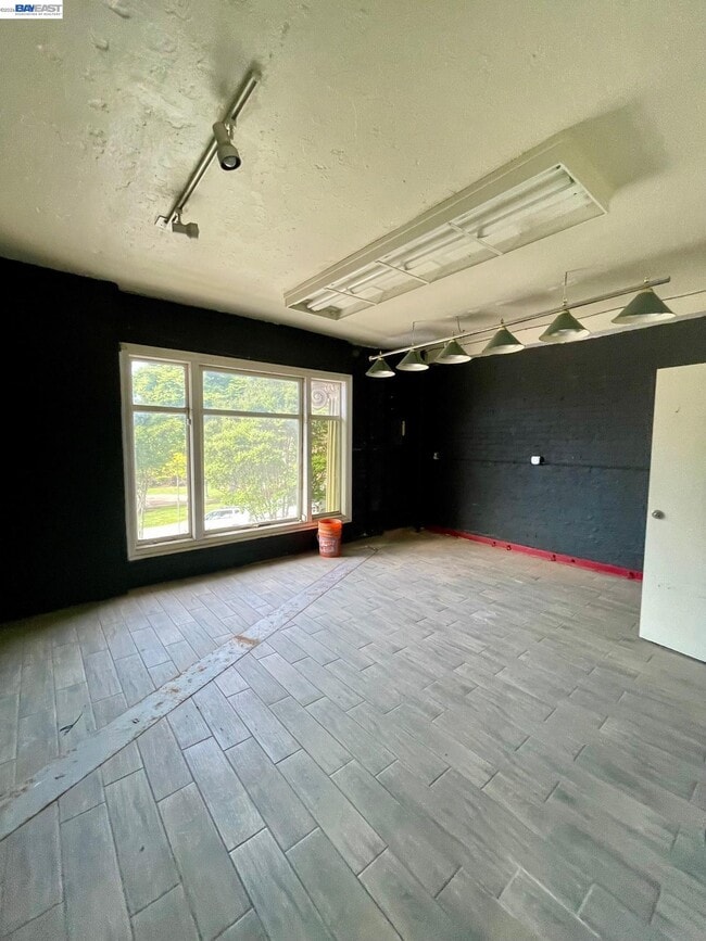 Photo - 22622 Mission Blvd